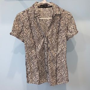 Fitted short sleeve button down leopard pattern dress shirt